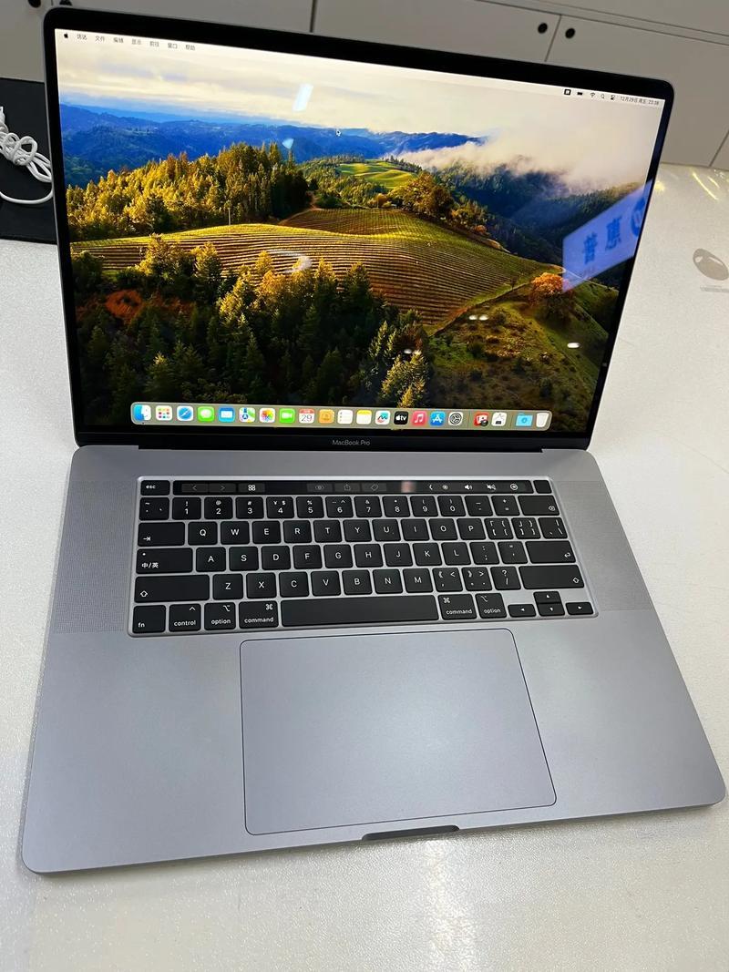 19岁MACBOOKPRO欧美：年轻的魅力无法抵挡！