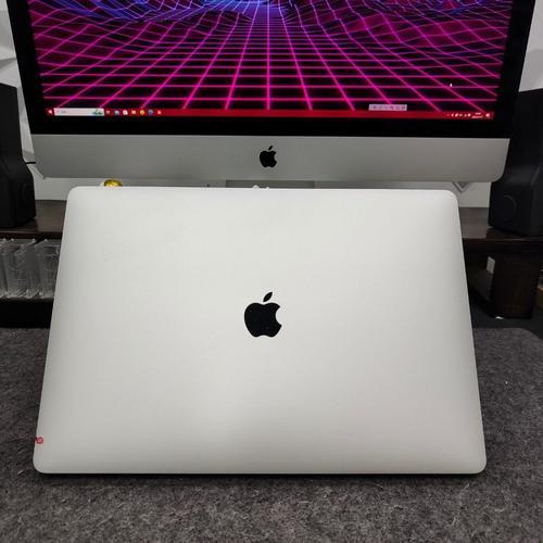 18岁macbookpro高清：萌动青春的智慧伴侣